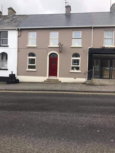 Exterior view, Willards B&B in Bundoran