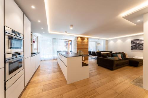 300355087 Hotel Bellerive