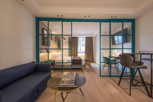 CHAYOFA SUITES 4