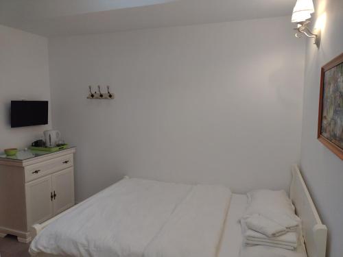 Adrys Boutique Villa - image 5
