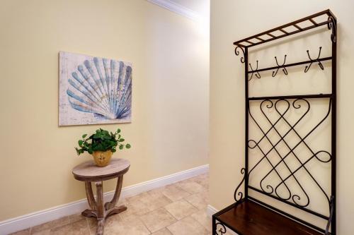 413 la Valencia Circle by BlueSwell - image 4