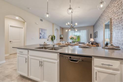 Super nice 2 bed condo 10 minutes from Disney - image 5