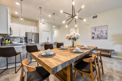 Super nice 2 bed condo 10 minutes from Disney - image 6