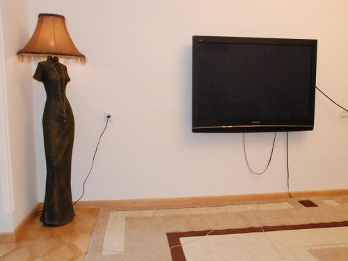 Golden Fleece Apartments
