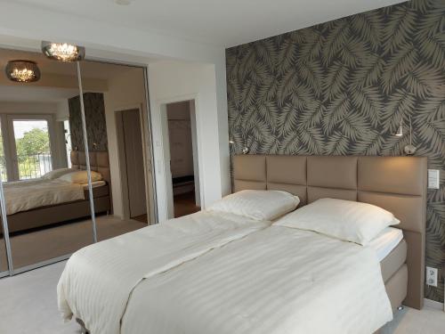 AT THE TOP - Penthouse über den Dächern der Stadt AT THE TOP - Penthouse über den Dächern der Stadt