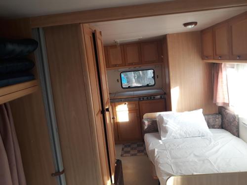 3 twin beds