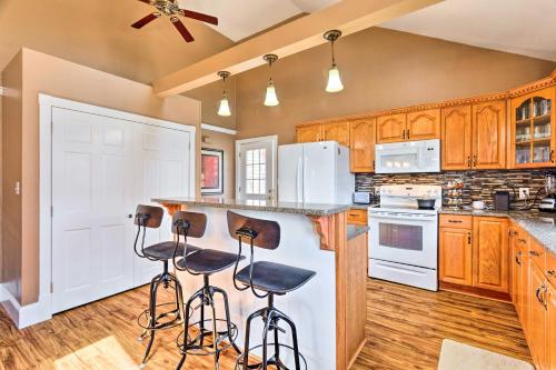 Coastal Abode with Beach Views, Walk to Beach and Bars