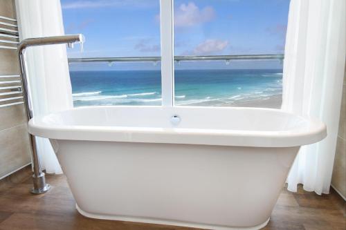 Bathroom, Esplanade Hotel in Newquay