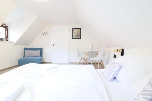Two-Bedroom Suite image 9