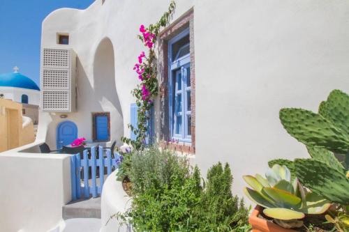 Twin Cave House – Oia, UT