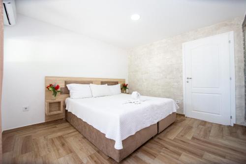 Saki Apartments - image 7