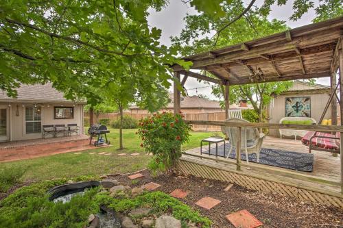Charming Home with Yard, 25 Mi to Dtwn Dallas!