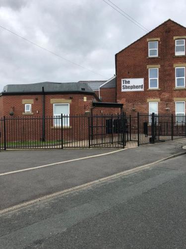 luxurious apartment close to city centre with free secure parking
