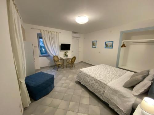 William Apartment 2 Sorrento - Tap to explore photos