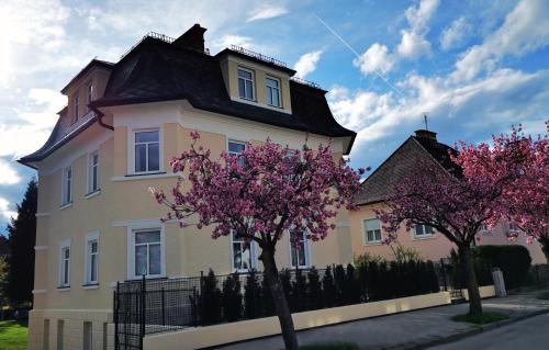  Wohnen in Jugendstilvilla im Herzen von Klagenfurt, Pension in Klagenfurt bei Maria Rain