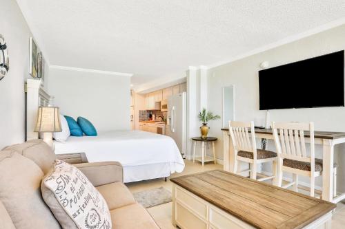 Sunshine & Oceanfront Serenity in Daytona Beach Shores, USA