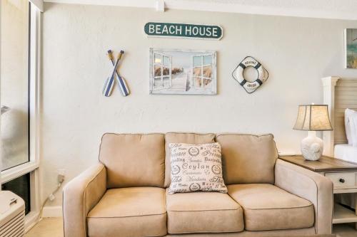 Sunshine & Oceanfront Serenity in Daytona Beach Shores, USA