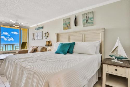 Sunshine & Oceanfront Serenity in Daytona Beach Shores, USA