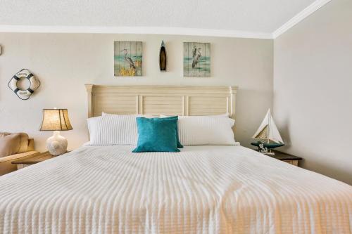 Sunshine & Oceanfront Serenity in Daytona Beach Shores, USA