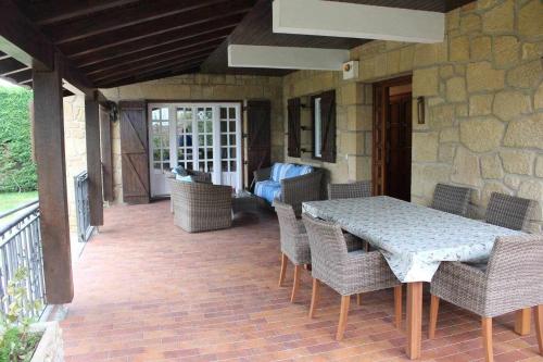 Sagasti-Enea Villa con Piscina y Tenis en la Rioja in Samanjego