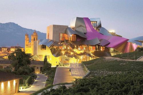 Sagasti-Enea Villa con Piscina y Tenis en la Rioja in Samanjego