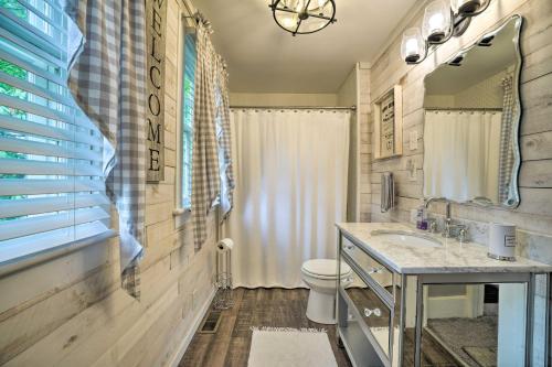 Romantic Apt Near Wineries Golf and Lake Erie! - image 8