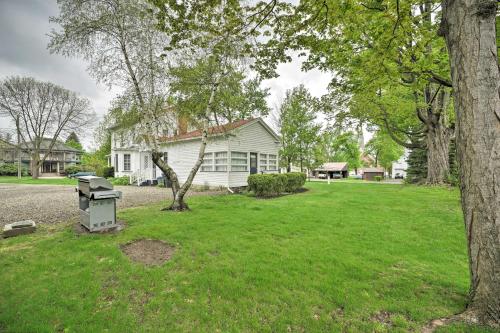 Romantic Apt Near Wineries, Golf and Lake Erie!