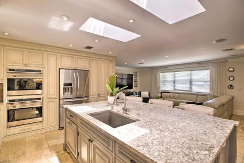 Luxury Getaway in Palm Beach Gardens! - image 4