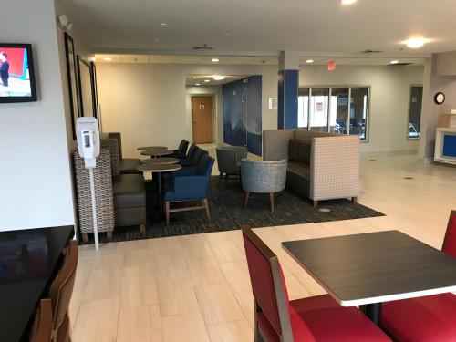 홀리데이 인 익스프레스 톨레도 웨스트 - 나폴레온 바이 IHG