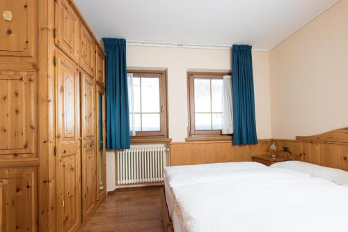 Three-Bedroom Apartment image 10