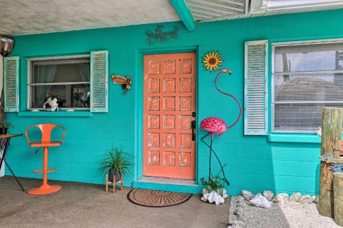 Pet-Friendly Bradenton Home about 3 Mi to Beach!