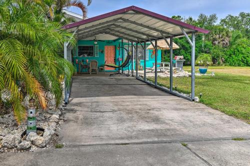 Pet-Friendly Bradenton Home about 3 Mi to Beach!