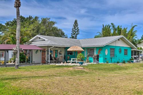 Pet-Friendly Bradenton Home about 3 Mi to Beach!