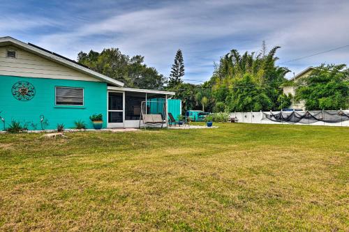 Pet-Friendly Bradenton Home about 3 Mi to Beach!