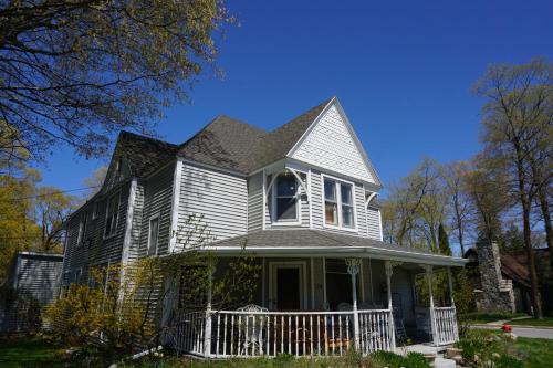 Charlevoix House - The Northside