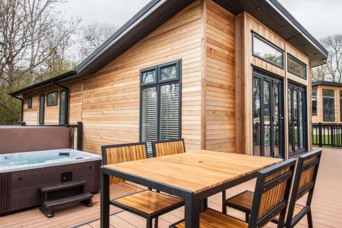 High Oaks Grange - Contemporary Lodges