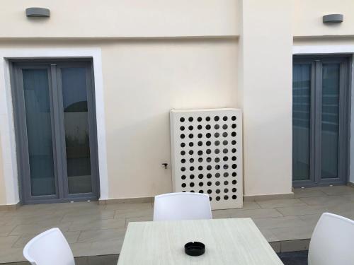 Selena Villa - image 11