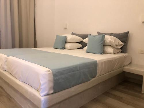 Selena Villa - image 4