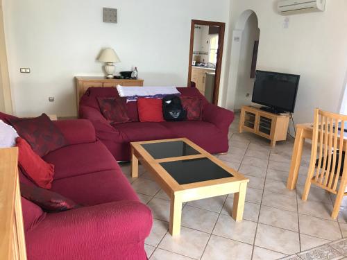 Villa Dwarika, Home Away From Home - Private heated pool and Jacuzzi