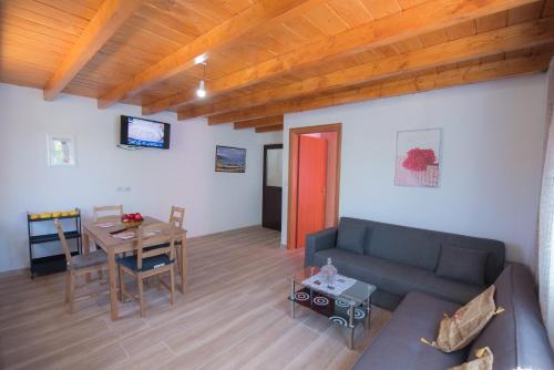 Basil & Guest House in Kefalinija