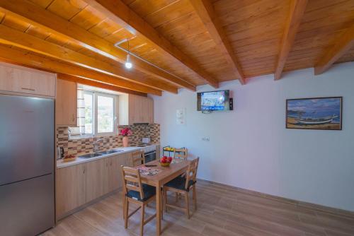 Basil & Guest House in Kefalinija