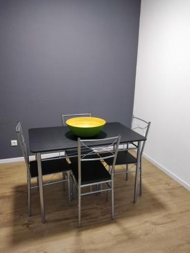 Schone, gemutliche moblierte 2 Zi Wohnung in RGB 3.1km von Sinzing entfernt