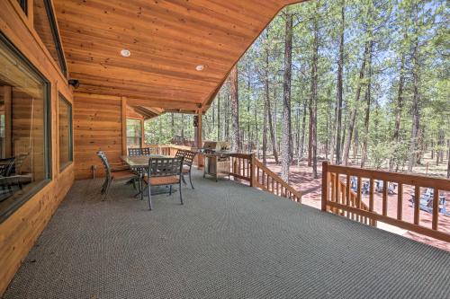 Expansive Pinetop Cabin with Fireplace and Grill!