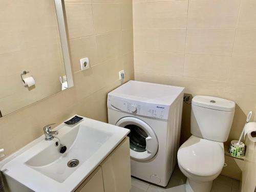 Benal puerto - Tap to explore photos