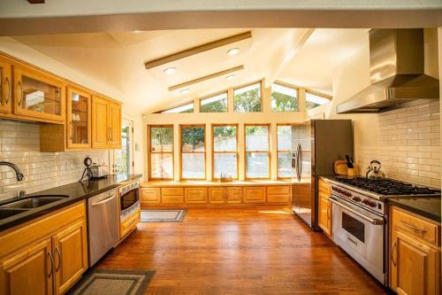 Kitchen, Luxury Riverside Estate - 3BR Home or 1BR Cottage or BOTH - Sleeps 14 - Swim, fish, relax, refresh in Anderson (CA)