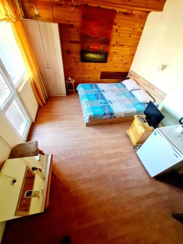 2 twin beds