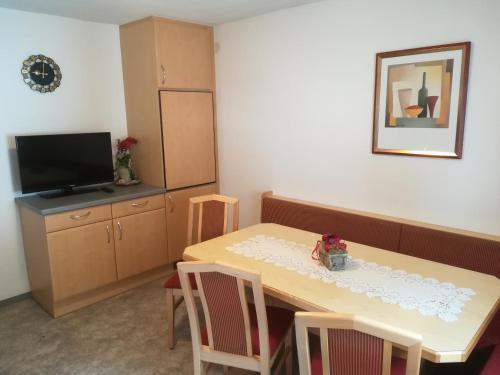 Two-Bedroom Apartment with Balcony (5 Adults)