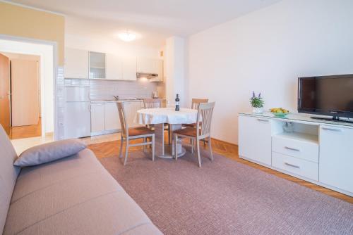 Apartment with Sea View image 10