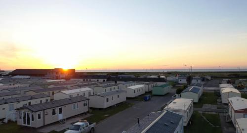 Cozy Private Static Caravan at Llyons Robin Hood - Silver Birch Way 11