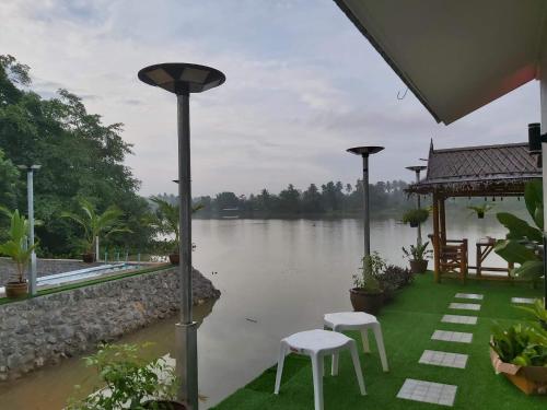 Boathouse marina restaurant and homestay